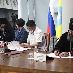 В Элисте подвели итоги II (межрегионального) этапа Всероссийского конкурса в области педагогики, воспитания и работы с детьми и молодежью до 20 лет «За нравственный подвиг учителя» по Южному федеральному округу