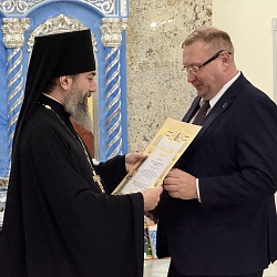 В Южно-Сахалинске наградили организаторов межрегионального этапа конкурса «За нравственный подвиг учителя»