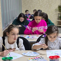 В Канской епархии прошли мастер-классы от преподавателя Академии акварели и изящных искусств Сергея Андрияки